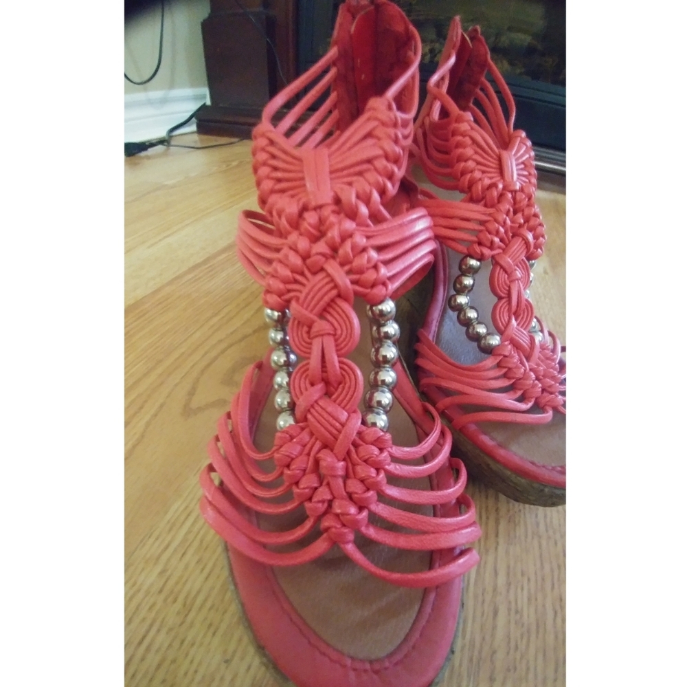 Peachy-pink wedges